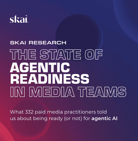 Illustration promotionnelle pour le rapport Skai intitulé « The State of Agentic Readiness in Media Teams », qui présente les points de vue de 332 professionnels des médias payants sur leur niveau de préparation à l'IA agentique.