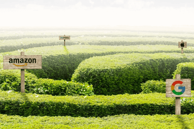 Un labyrinthe de haies verdoyantes, parsemé de panneaux en bois arborant les logos d'Amazon, de Google, d'Apple et d'Ommeta, illustrant l'importance des stratégies omnicanales sur le marché interconnecté d'aujourd'hui.